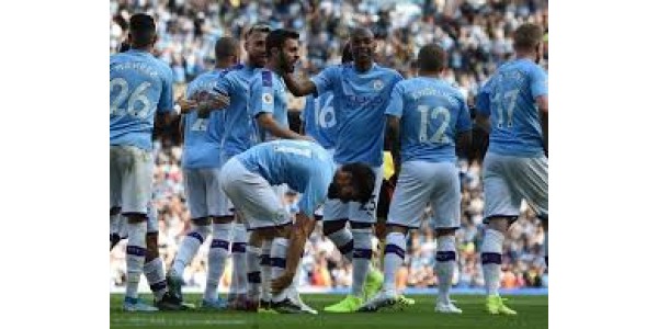 Manchester City løper Liverpool med 8 poeng